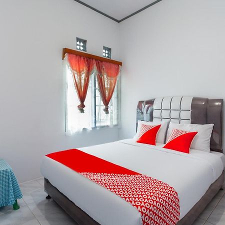 Oyo 2903 Putri Residence Syariah Bukittinggi Exterior photo