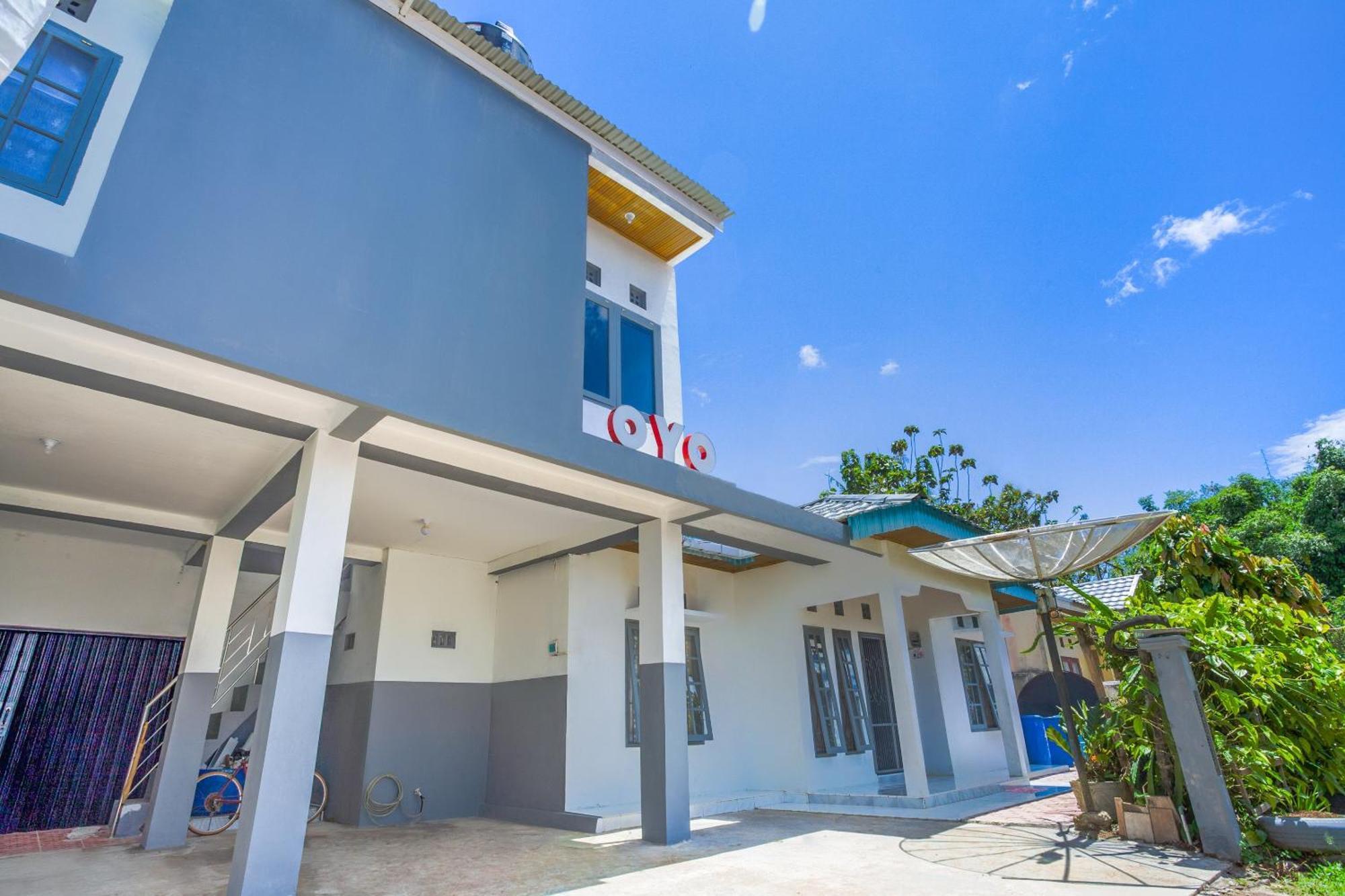 Oyo 2903 Putri Residence Syariah Bukittinggi Exterior photo