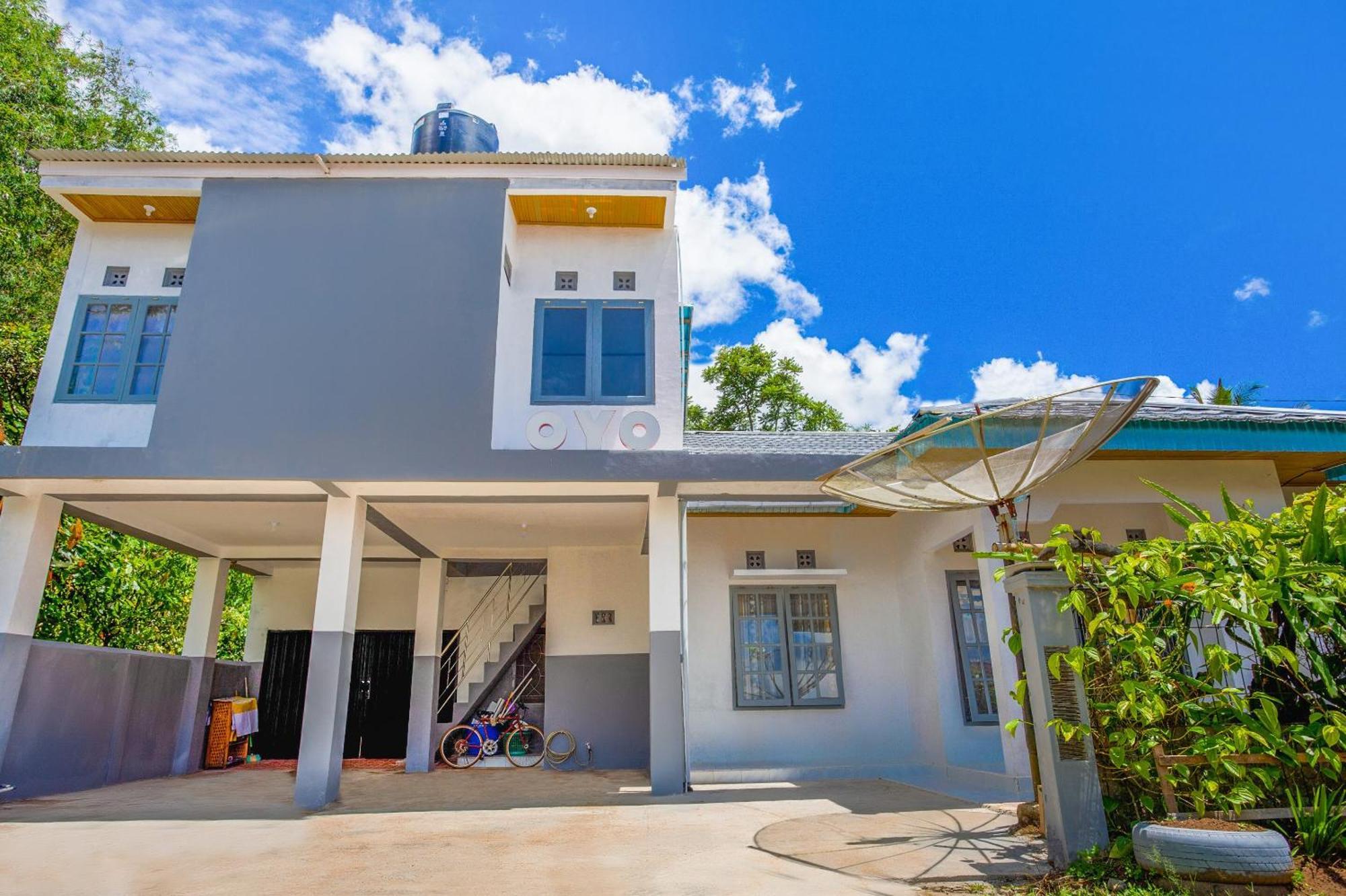 Oyo 2903 Putri Residence Syariah Bukittinggi Exterior photo