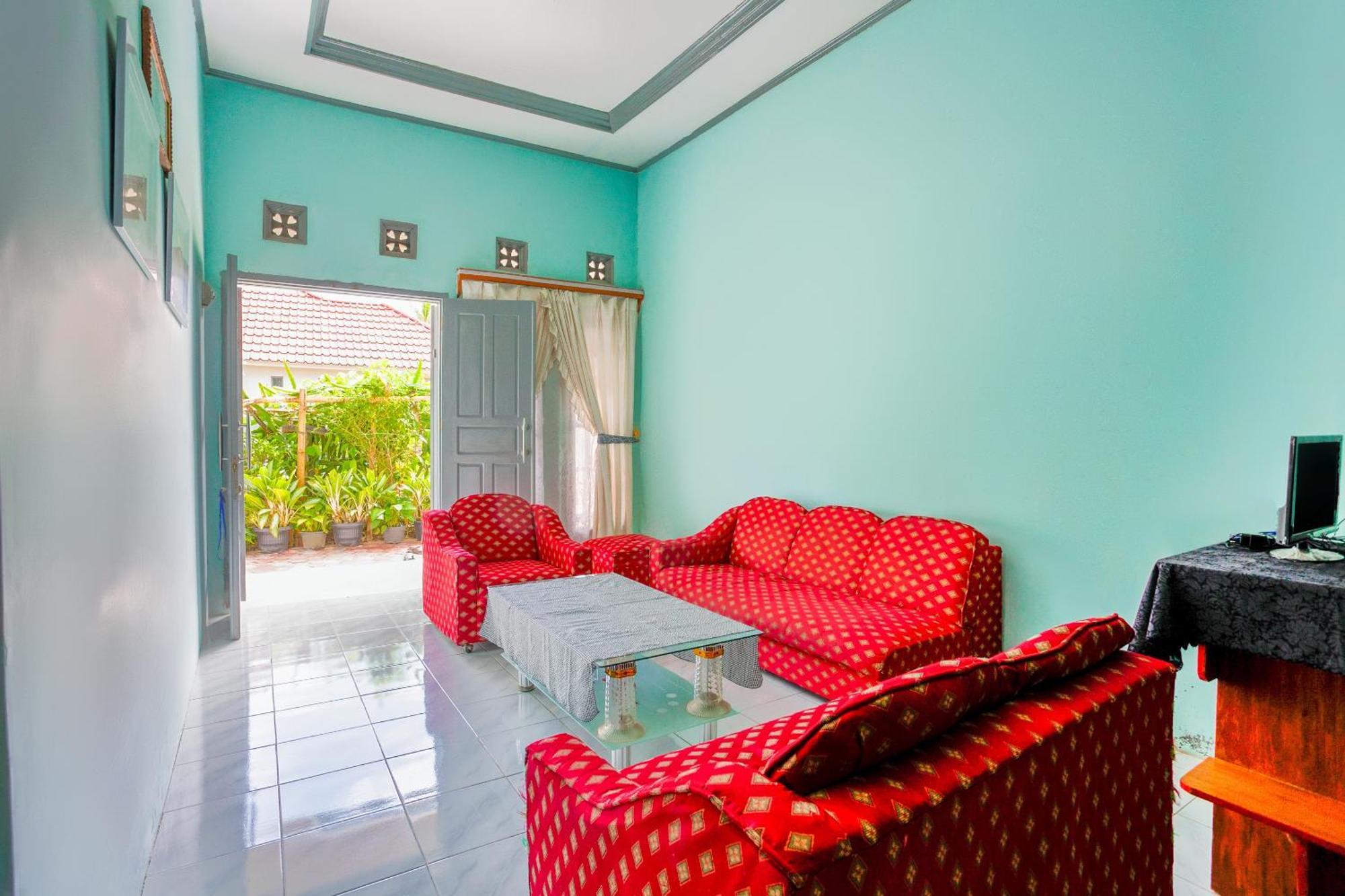 Oyo 2903 Putri Residence Syariah Bukittinggi Exterior photo
